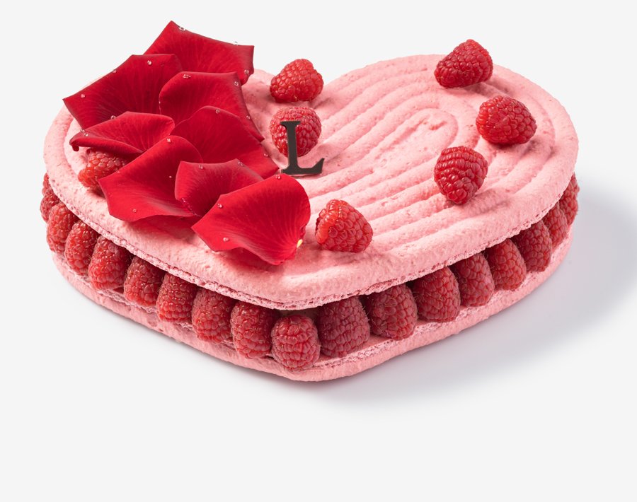 Craquez pour l'iconique de la Maison Ladurée : l'Ispahan, en forme de cœur pour l'occasion. Craquez pour l'iconique de la Maison Ladurée : l'Ispahan, en forme de cœur pour l'occasion.