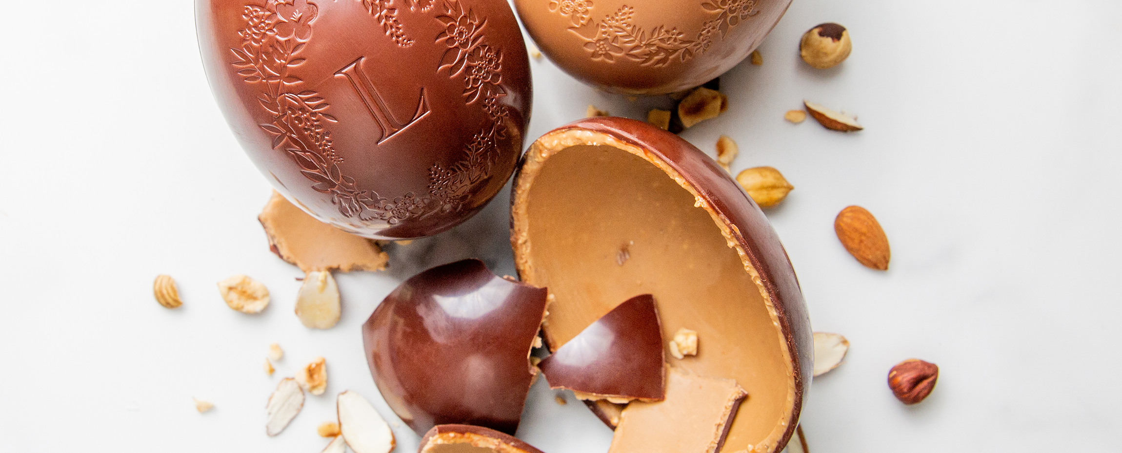 Easter Eggs filled with hazelnut praliné